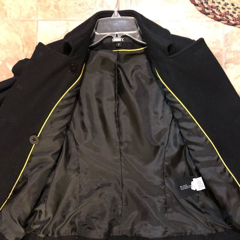 DKNY Wool coat with ruffled trim, pockets and oversized buttons.Size 2 - Picture 10 of 13